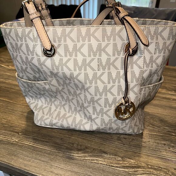 Michael Kors Beige & Tan Leather Tote Handbag and wallet set. Gold Hardware - Picture 10 of 15